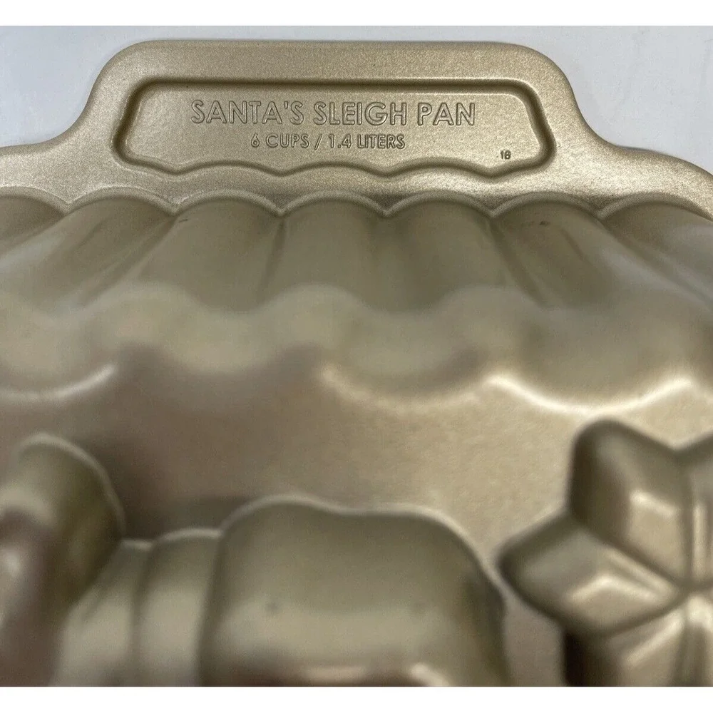 Nordic Ware 3D Christmas SANTA'S SLEIGH Loaf Pan 6 Cup USA Heavy Cast Aluminum